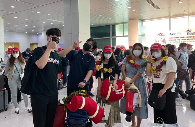 Hơn 200 du khách quốc tế có 