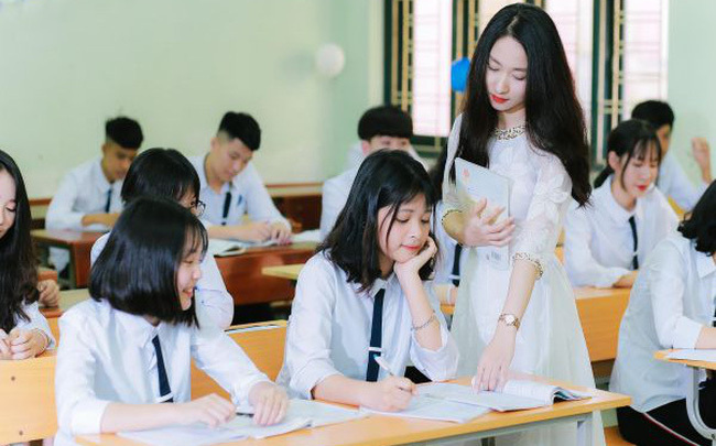 Sáng nay (22/11), học sinh lớp 9 ở 17 huyện của Hà Nội và nhiều địa phương đi học trở lại