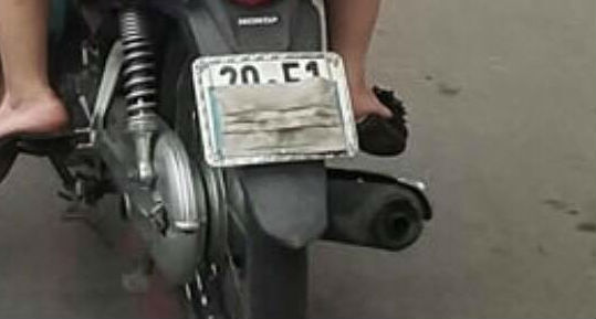 Tài xế lươn lẹo che biển số xe khi tham gia giao thông bị xử phạt bao nhiêu tiền?