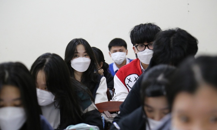 Học sinh lớp 10, 11 ở Đà Nẵng trở lại trường học: Thầy cô trấn an cho phụ huynh yên tâm
