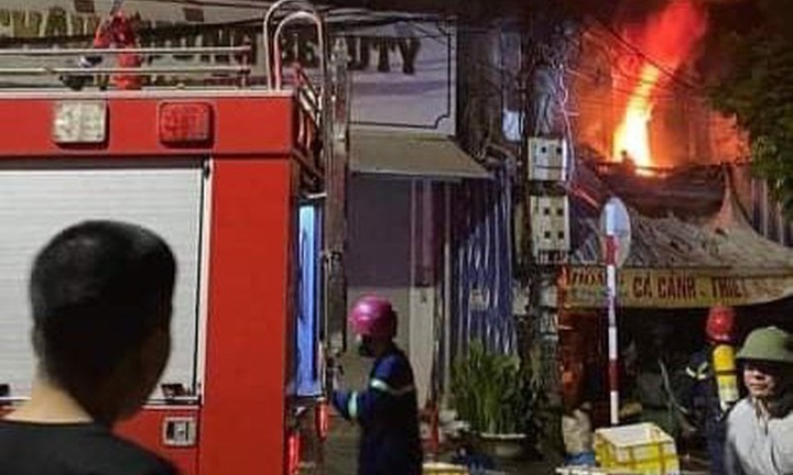 Hiện trường vụ cháy nhà trong đêm ở Thanh Hóa, 3 người trong một gia đình tử vong