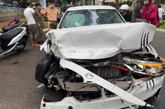 Tin tức tai nạn giao thông mới ngày 8/8: Không có bằng lái, thanh niên điều khiển ôtô tông loạn xạ