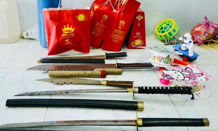 Vụ cầm dao 