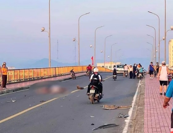 Tin tức tai nạn giao thông mới ngày 7/9: Ô tô đâm liên hoàn trên cầu Nhật Lệ, 3 người bị thương