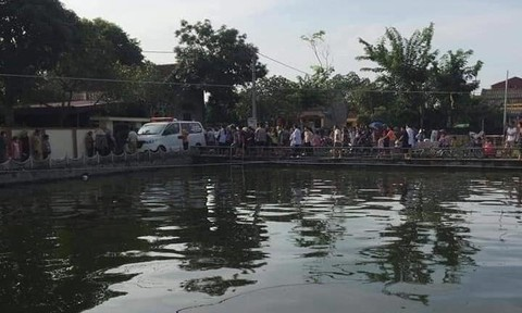 Tổ chức bắt vịt chơi Trung thu, hoảng hồn phát hiện thi thể bé gái dưới ao