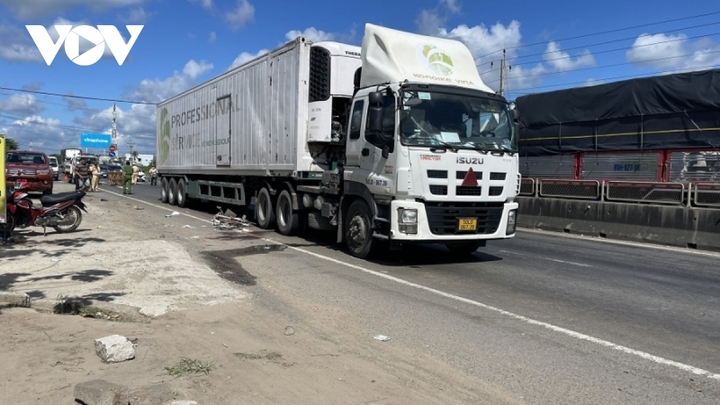 Tin tức tai nạn giao thông mới ngày 15/9: Va chạm với xe đầu kéo, cụ ông 76 tuổi tử vong tại Bình Thuận