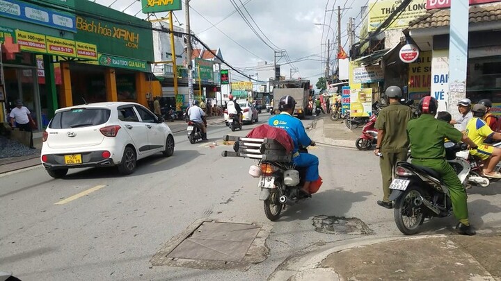 Xót xa nam sinh ở TP.HCM bị xe tải cán tử vong trên đường đi học