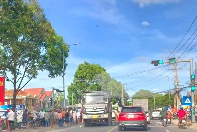 Tin tức tai nạn giao thông mới ngày 20/12: Nam sinh 10 tuổi tử vong thương tâm dưới gầm xe ben trên đường đến trường