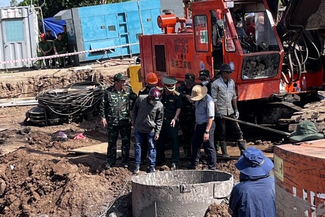 Vụ bé trai lọt xuống trụ bên tông sâu 35m: Lãnh đạo Đồng Tháp cập nhật tiến độ