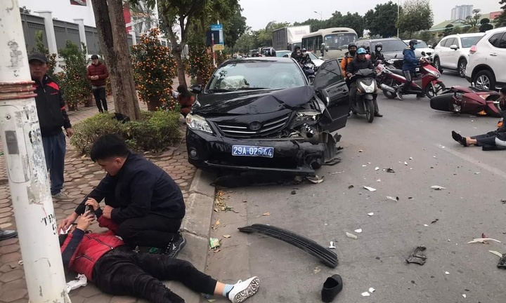 Tin tức tai nạn giao thông mới ngày 20/1: Tài xế có nồng độ cồn lái xe biển xanh gây tai nạn liên hoàn