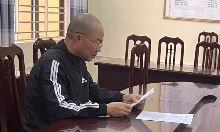 Tài xế vi phạm nồng độ cồn, đánh rạn xương ngón tay công an