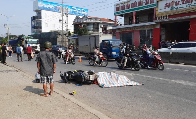 Tin tức tai nạn giao thông mới ngày 12/2: Tai nạn thương tâm, người đàn ông có 3 con nhỏ tử vong tại chỗ