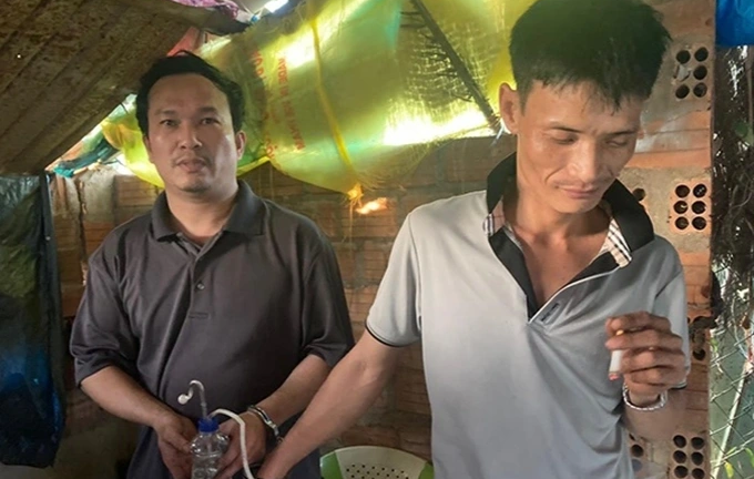 Tin tức pháp luật mới nhất ngày 14/2: Bắt giữ đối tượng trốn ở chuồng heo để hút ma túy