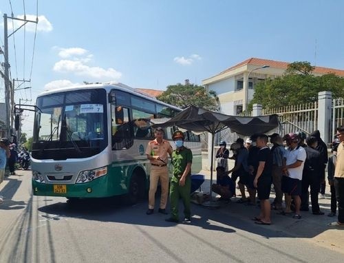 Vụ học sinh lớp 3 bị xe đưa đón cán tử vong: Vì sao khởi tố nhưng chưa bắt giam tài xế?