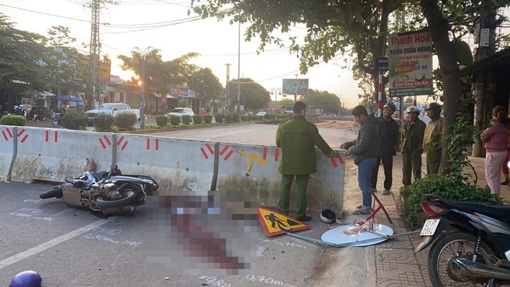 Tin tức tai nạn giao thông mới ngày 25/2: Nam thanh niên tử vong khi tông rào chắn bê tông 