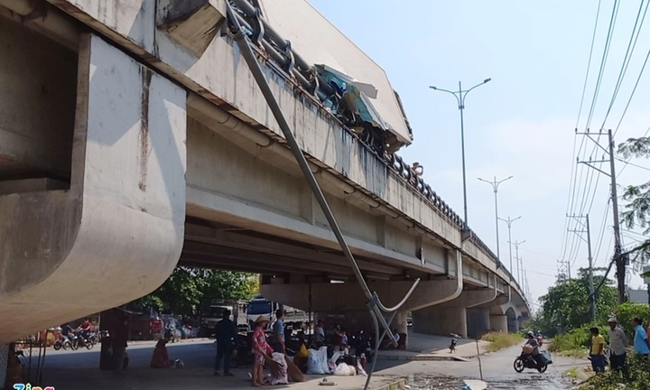 Tin tức tai nạn giao thông mới ngày 27/2: Xe tải chở cá lật ngang trên quốc lộ 1