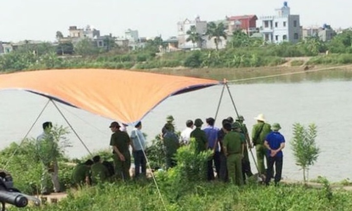 Công an TP.HCM tìm nhân thân thi thể nam giới nổi trên sông Sài Gòn
