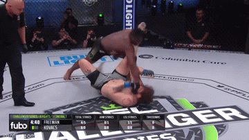 Video: ‘Người dơi’ Denzel Freeman tung cú đá ‘sấm sét’ khiến đối thủ quay cuồng