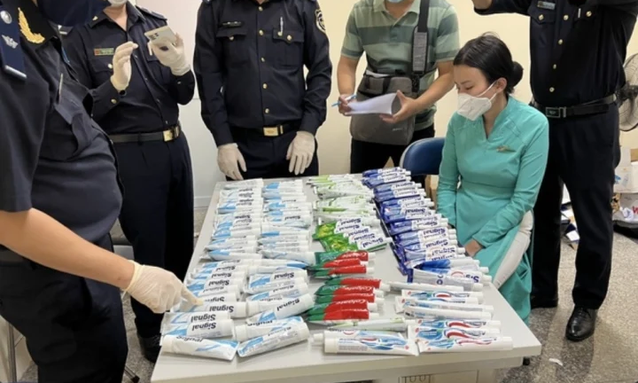 Tin tức pháp luật mới nhất ngày 24/3: Diễn biến mới vụ 4 tiếp viên Vietnam Airlines xách hơn 11kg ma túy