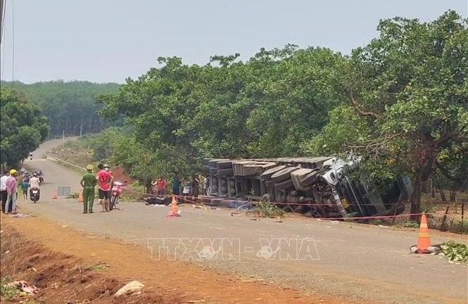 Tin tức tai nạn giao thông mới nhất ngày 10/4: Xe container tông trực diện xe máy, 2 bà cháu tử vong thương tâm