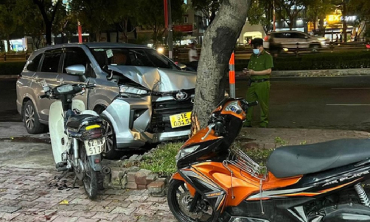 Làm rõ vụ tài xế taxi công nghệ lao vào gốc cây rồi hô hoán bị cướp