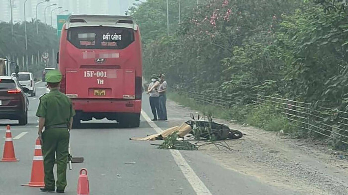 Tin tức tai nạn giao thông mới nhất ngày 16/5: Tìm nhân chứng vụ tai nạn ở Đại lộ Thăng Long khiến 1 cô gái trẻ tử vong