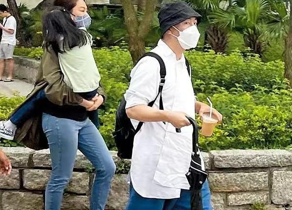 Tin tức sao Hoa ngữ mới nhất ngày 18/5: Trương Vệ Kiện vướng tin ngoại tình, có con riêng