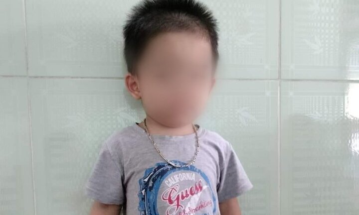 Vụ bé trai 2 tuổi bị bỏ rơi trước cổng Tuệ Tĩnh Đường: Diễn biến mới nhất