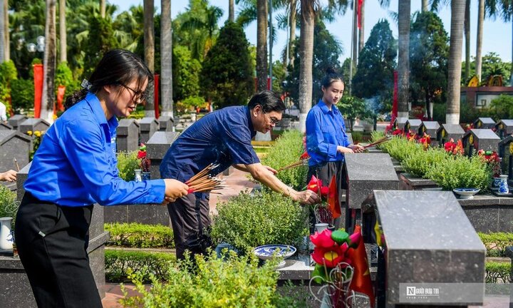 Hội Luật gia Việt Nam tri ân các anh hùng, liệt sĩ nhân dịp 27/7