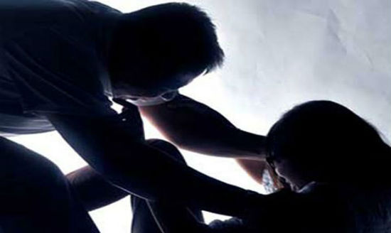 Dùng dụng cụ xúc rác đánh vợ, người đàn ông ở Nghệ An nhận 