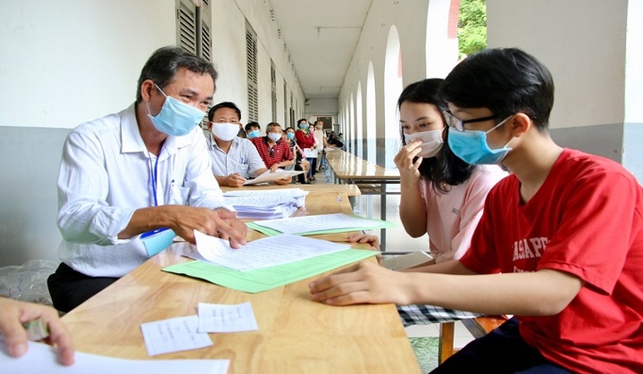 Hà Nội bắt đầu nhận hồ sơ trúng tuyển bổ sung lớp 10: Thí sinh cần chuẩn bị những giấy tờ gì?