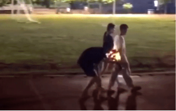 Giúp bạn tỏ tình nhưng “ấm ức” vì phải ăn “cẩu lương”, chàng trai có hành động bất ngờ