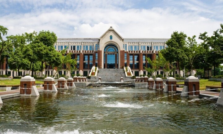 Giảng viên trường luật bị đình chỉ công tác sau phát ngôn ủng hộ chế độ đa thê