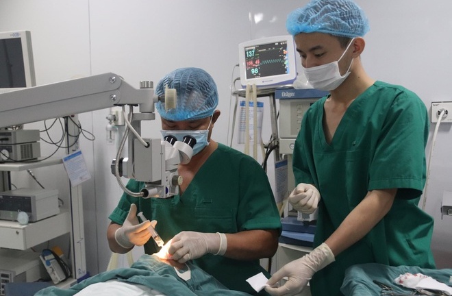 Tin tức đời sống ngày 5/7: Bé 19 tháng tuổi bị đinh dài 3cm đâm vào mắt