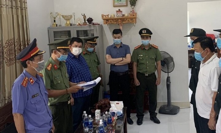 Bắt tạm giam Giám đốc và 1 Phó Giám đốc Cảng hàng không Quốc tế Phú Bài