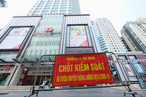 Phong tỏa tạm thời tòa tháp Vincom Bà Triệu do liên quan ca nghi mắc COVID-19