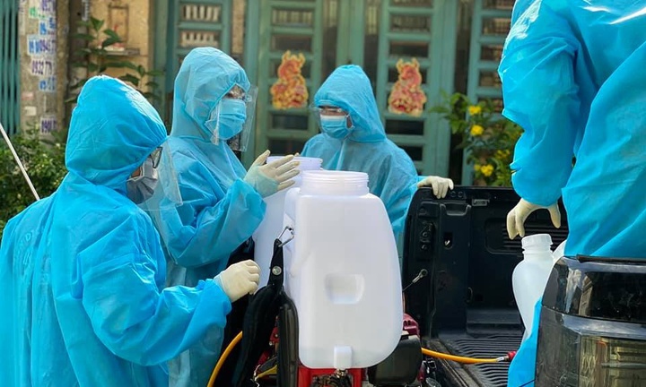 Xúc động lời tâm sự của “chiến binh áo xanh” nhỏ tuổi nhất đội khử khuẩn ở TP.HCM