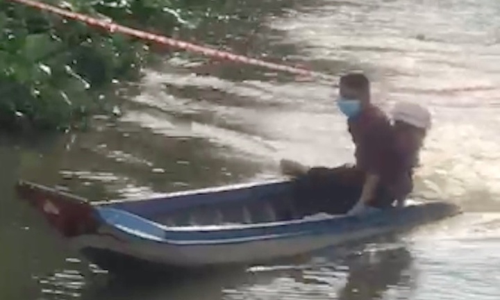 Lái ghe vượt chốt phong tỏa trên sông, nam thanh niên bị phạt 25 triệu đồng