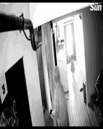 Bé 2 tháng tuổi qua đời thương tâm do tai nạn thang máy, đoạn video hiện trường gây ám ảnh