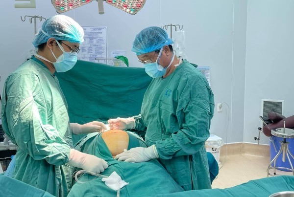 Tin tức đời sống ngày 15/8: Người phụ nữ ung thư buồng trứng với khối u nặng 15kg