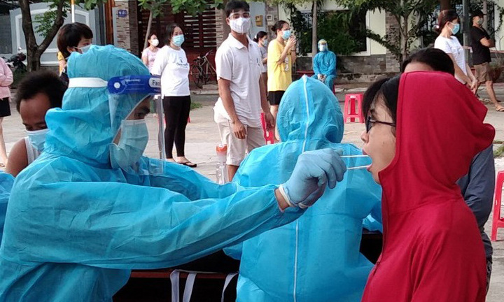 F0 điều trị tại nhà cần liên hệ với cơ sở y tế khi có dấu hiệu nào?