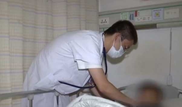 Bé trai 12 tuổi mắc ung thư phổi giai đoạn cuối, mẹ đau khổ tiết lộ thói xấu hủy hoại sức khỏe con