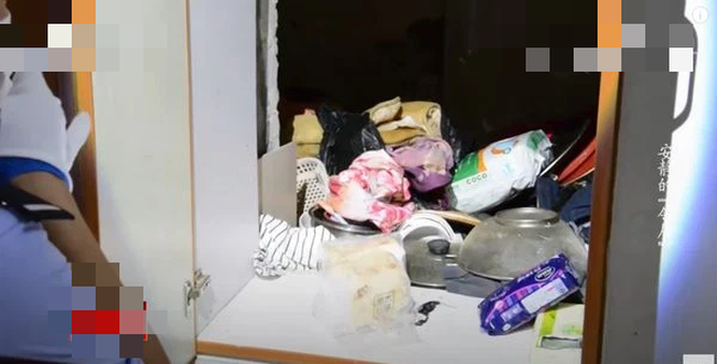 Phòng trọ bốc mùi lạ suốt 2 tháng, người phụ nữ tái mặt khi biết bí mật kinh hãi trong tủ
