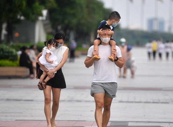 Bộ Y tế: Hạn chế cho trẻ chưa tiêm vaccine ngừa COVID-19 ra đường