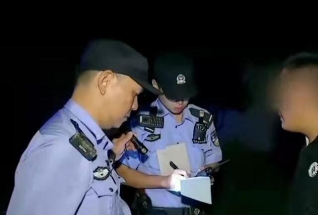 Người phụ nữ mơ màng tỉnh giấc, vừa mở mắt liền hét lớn vì hành động biến thái của gã đàn ông