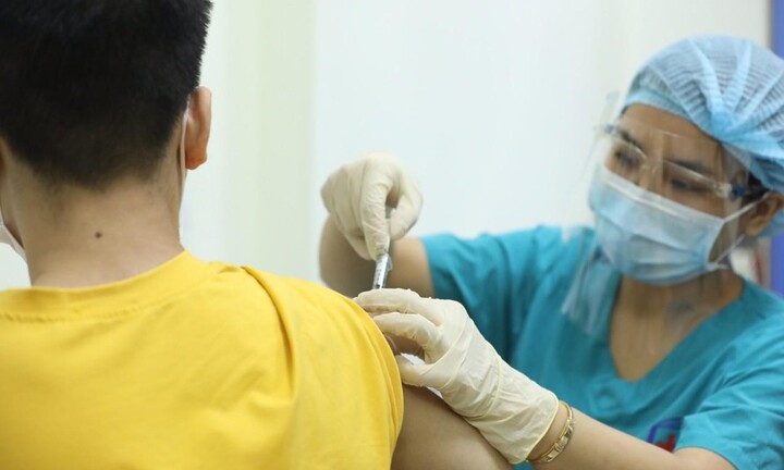 Bộ Y tế đồng ý tiêm vaccine ngừa COVID-19 cho trẻ từ 12 – 17 tuổi