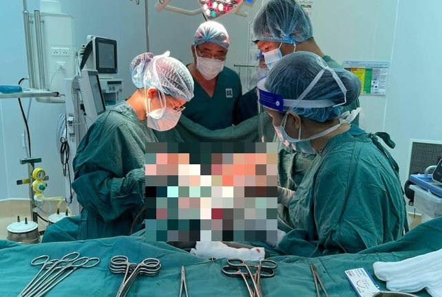 Tin tức đời sống ngày 22/10: Phẫu thuật lấy ra hơn 100 khối bướu xếp đầy ổ bụng bệnh nhân