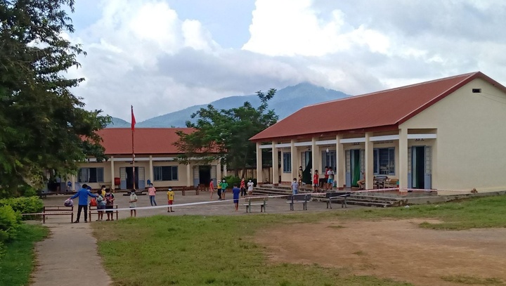 2 học sinh tiểu học test nhanh dương tính, cả trường cách ly tại chỗ