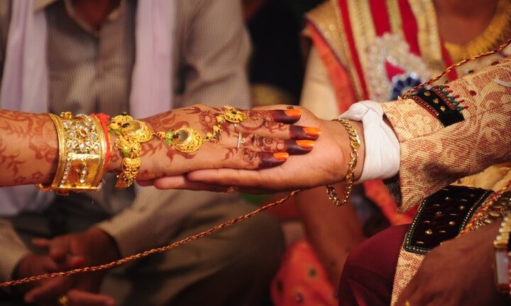 Chồng phát hiện vợ có nhân tình nhưng không tức giận, còn “tốt bụng” làm một việc gây sốc