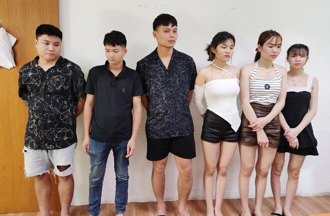 Hà Nội: 6 nam, nữ thanh niên tụ tập ở quán karaoke sử dụng ma túy 